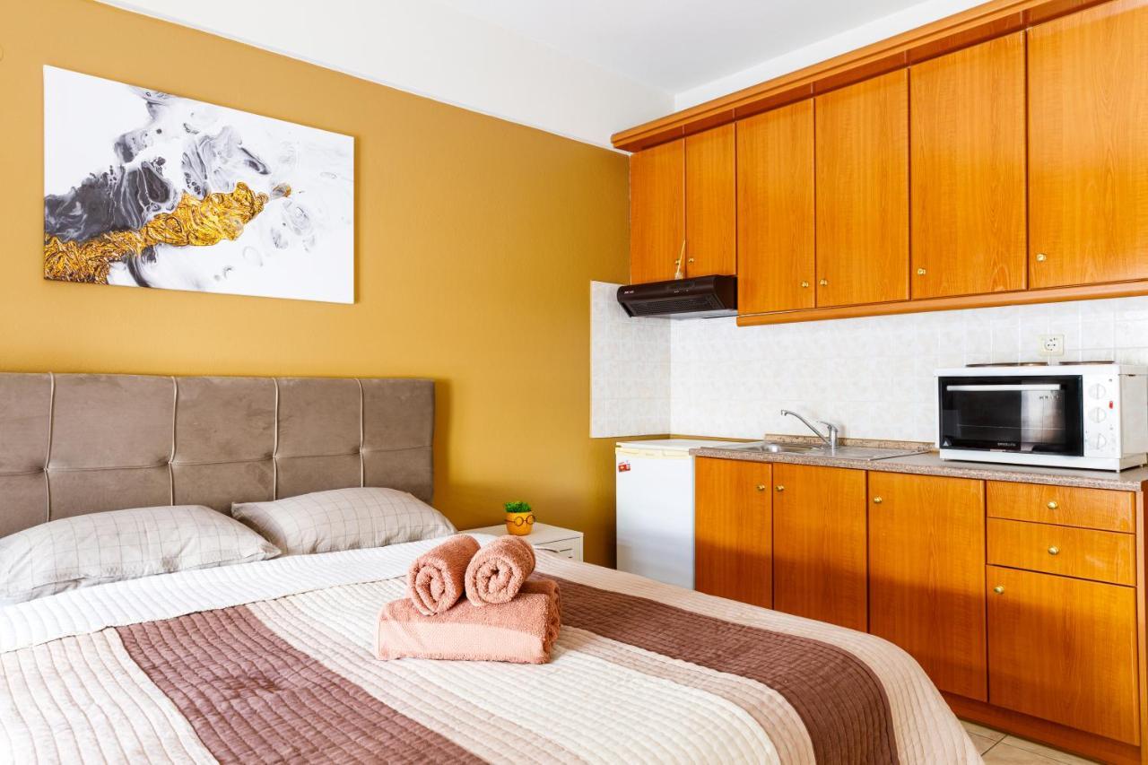 Blaze Studios & Apartments 잰티 외부 사진