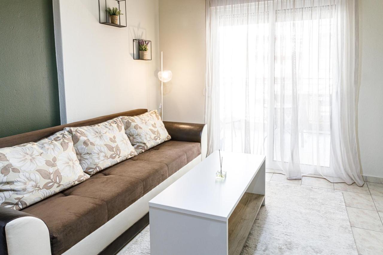 Blaze Studios & Apartments 잰티 외부 사진