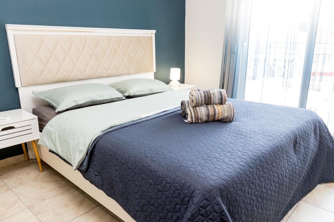 Blaze Studios & Apartments 잰티 외부 사진